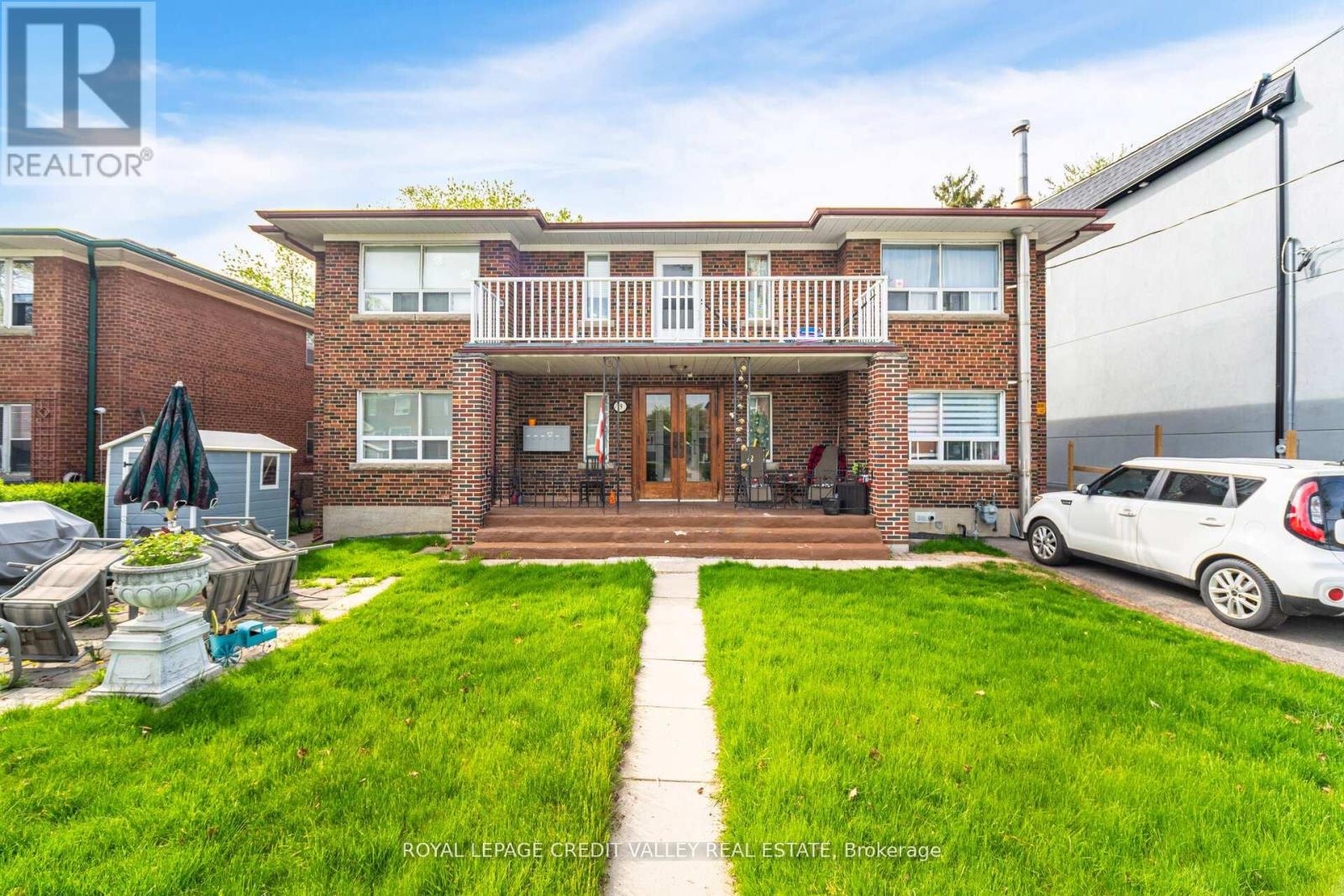 Photo 5 of 19 Roseland Drive, Toronto ON