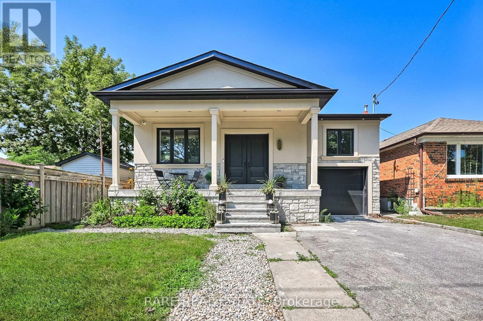 Photo 1 of 32 Bradfield Avenue W, Toronto ON