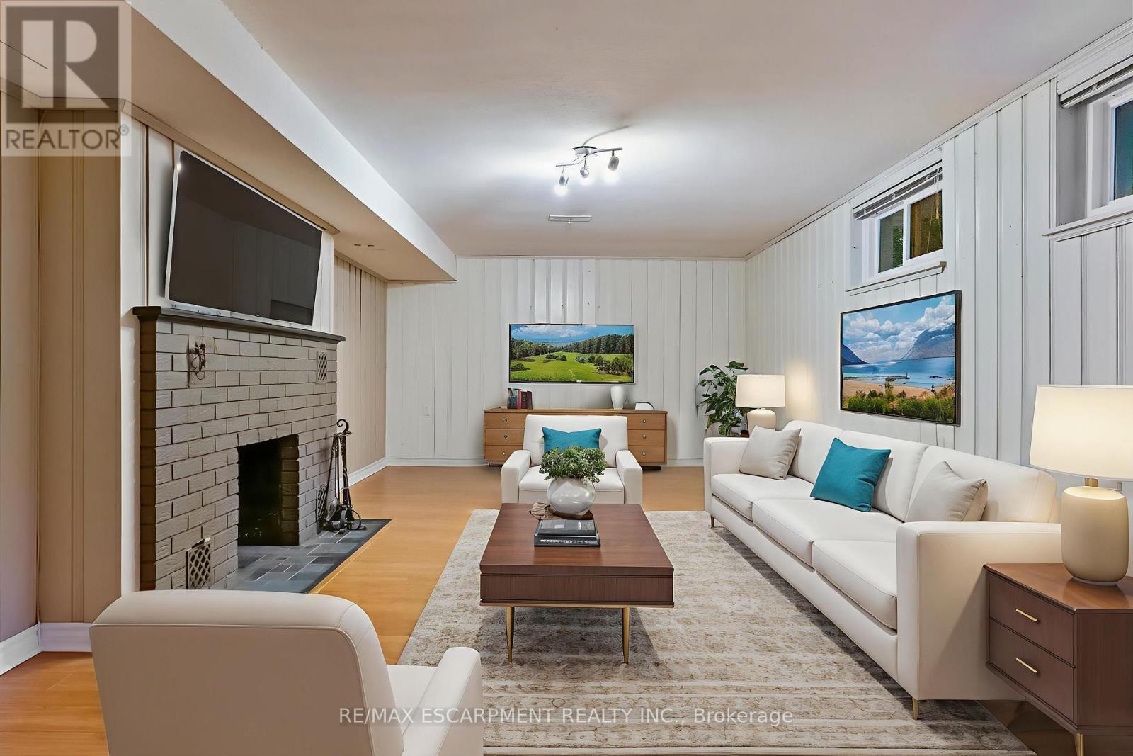 Photo 1 of 330 Poplar Drive, Oakville ON