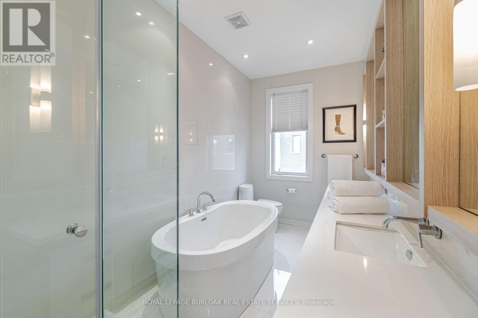 Photo 14 of 467 Nautical Boulevard, Oakville ON