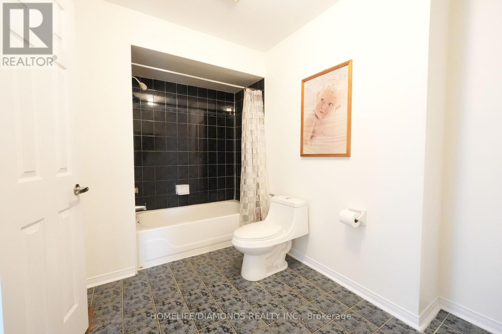 Photo 12 of 5267 Brookwood Court, Mississauga ON