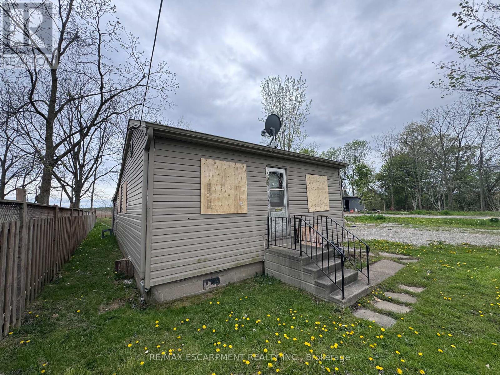Photo 12 of 508 Main Street E, Haldimand ON