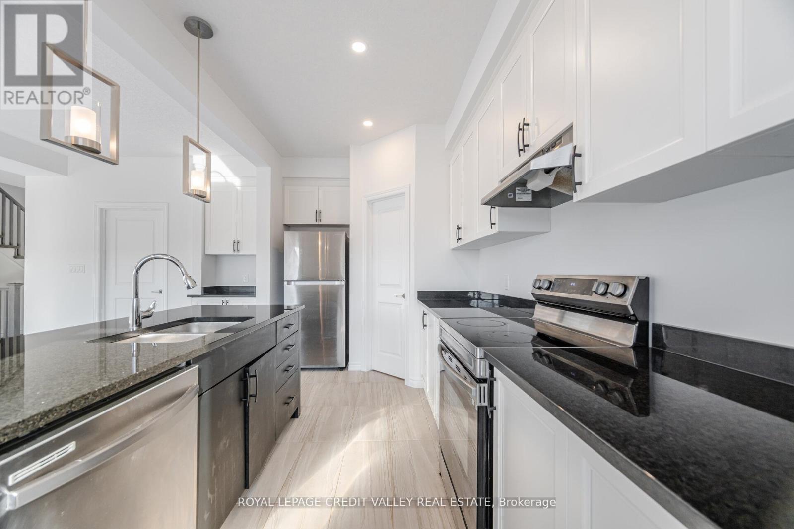 Photo 17 of 222 St George Street, West Perth ON