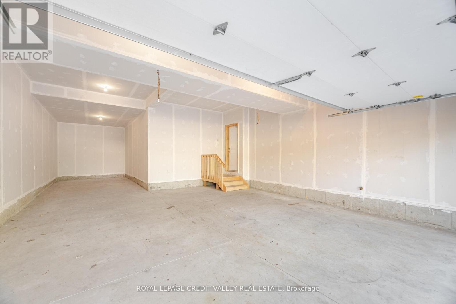 Photo 7 of 222 St George Street, West Perth ON