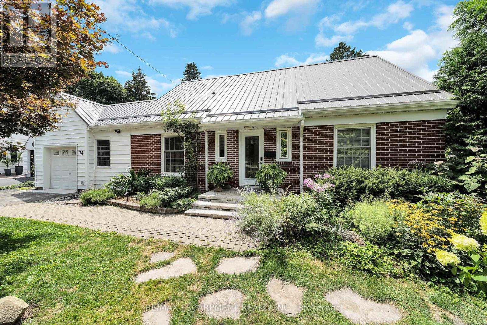 Photo 4 of 14 Simcoe Boulevard, Norfolk ON