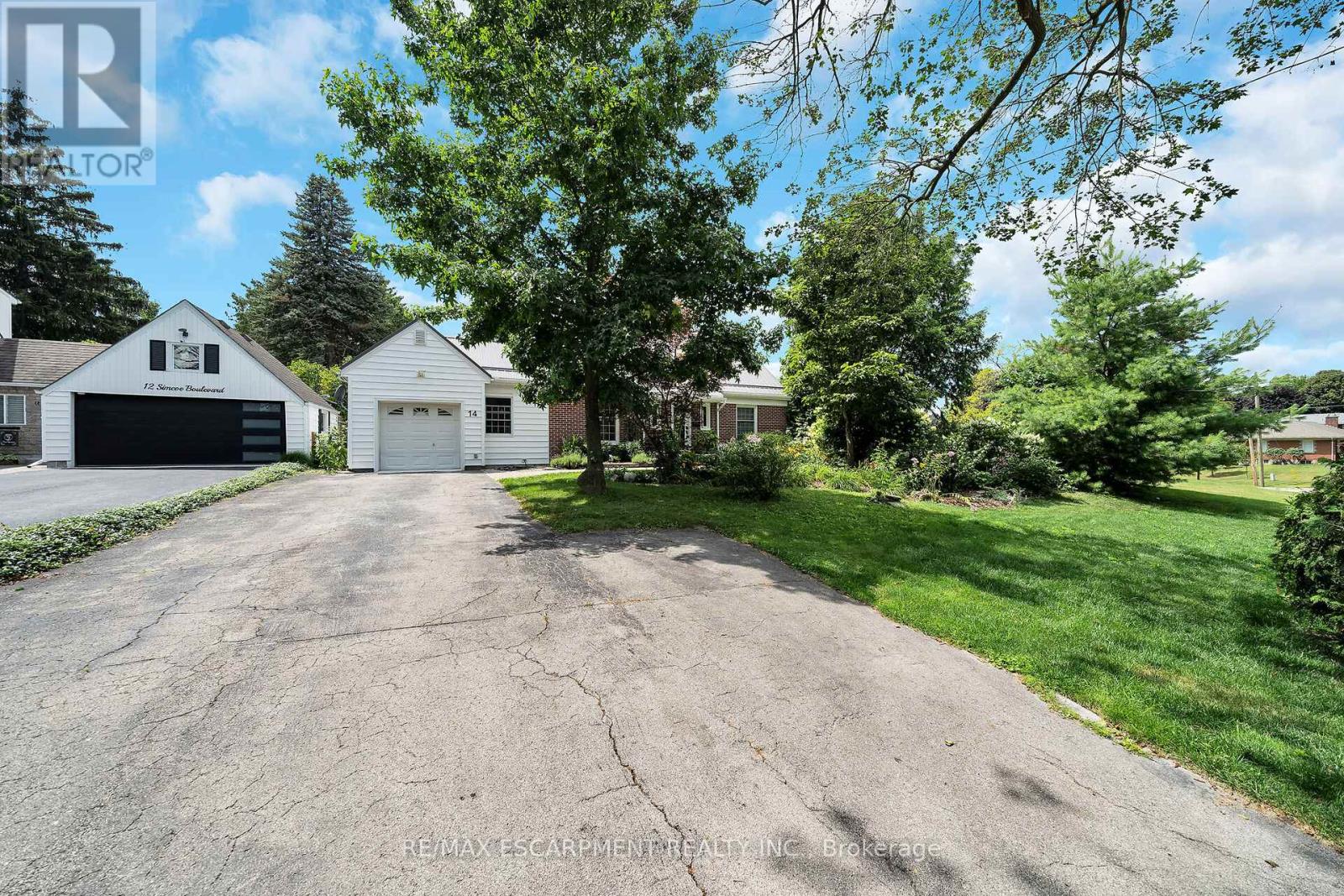Photo 12 of 14 Simcoe Boulevard, Norfolk ON