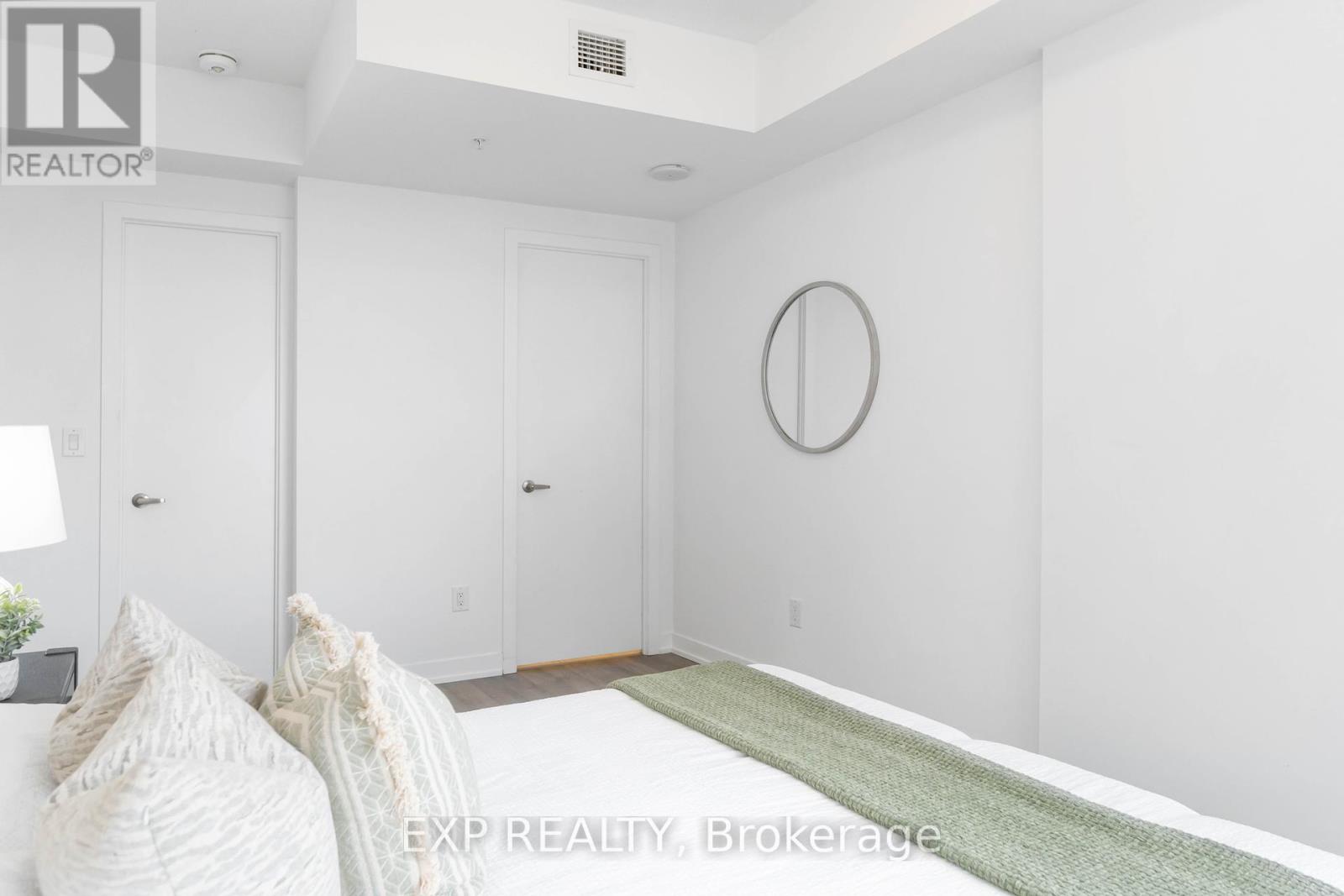 Photo 33 of 1001 550 North Service Road, Grimsby ON