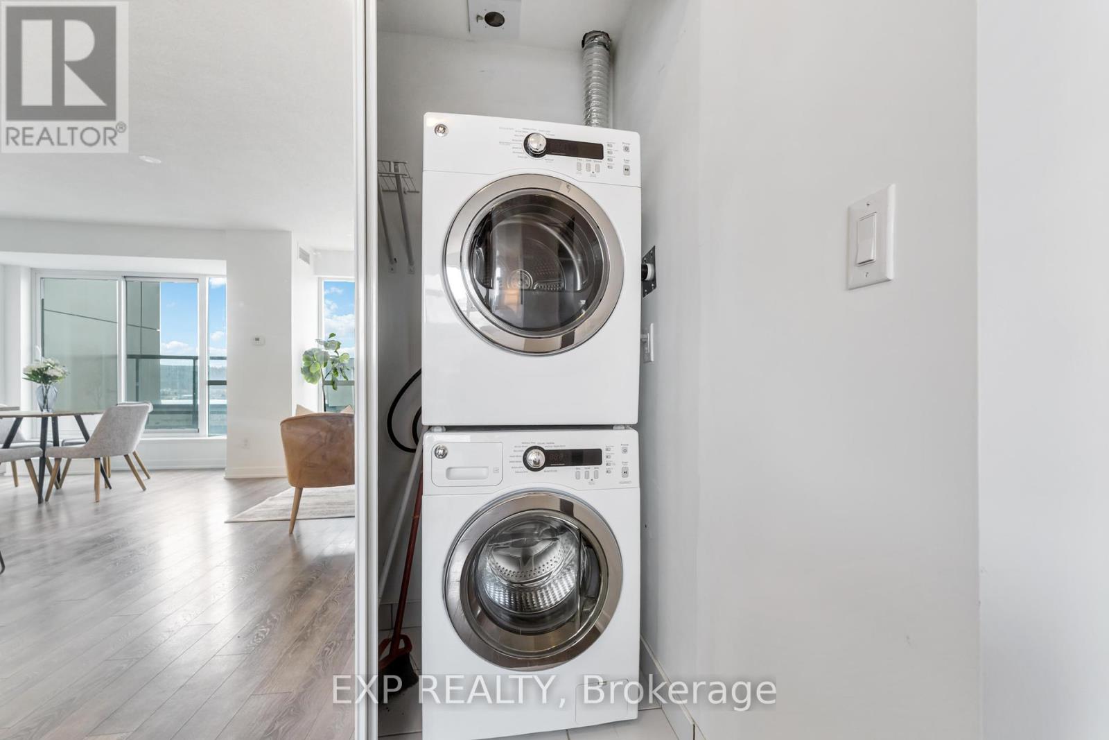 Photo 27 of 1001 550 North Service Road, Grimsby ON