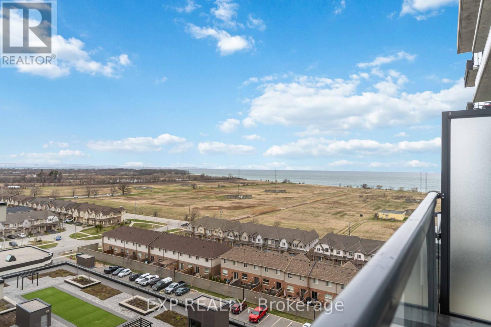 Photo 35 of 1001 550 North Service Road, Grimsby ON