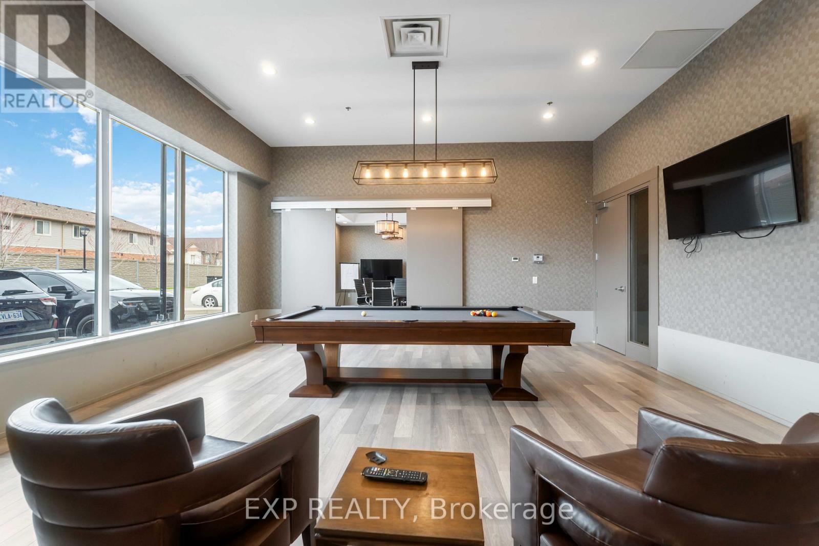 Photo 12 of 1001 550 North Service Road, Grimsby ON