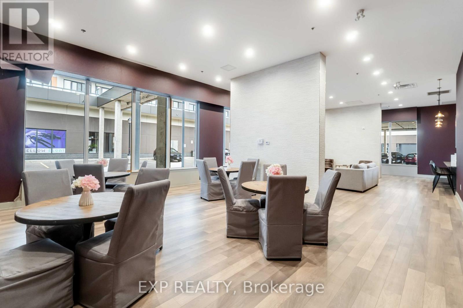 Photo 16 of 1001 550 North Service Road, Grimsby ON