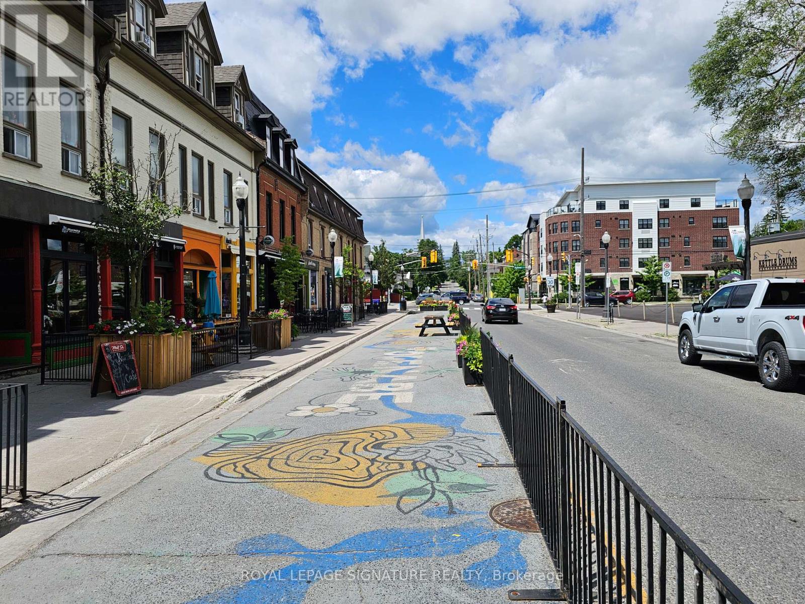 Photo 19 of 211 Hunter Street W, Peterborough Central ON