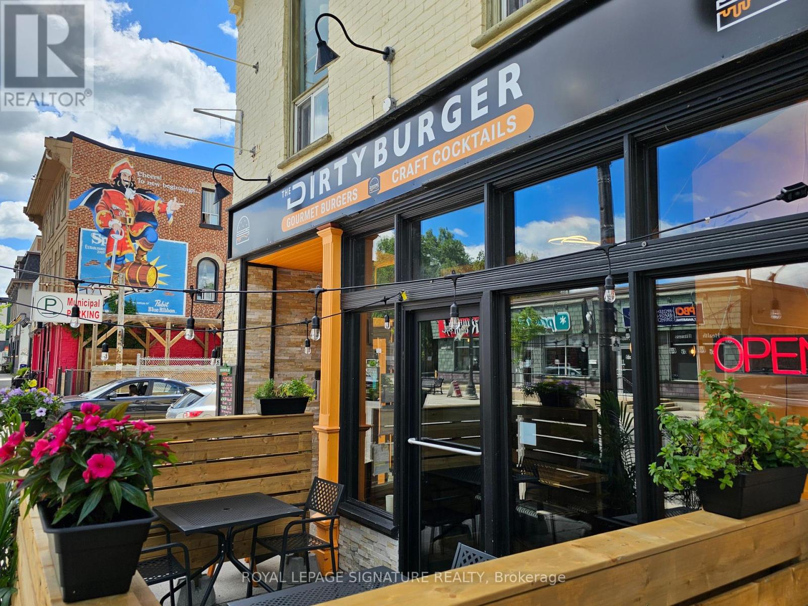 Photo 8 of 211 Hunter Street W, Peterborough Central ON
