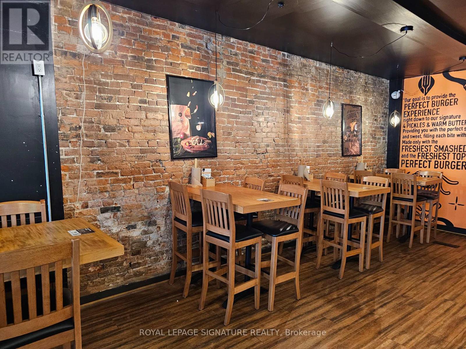 Photo 5 of 211 Hunter Street W, Peterborough Central ON
