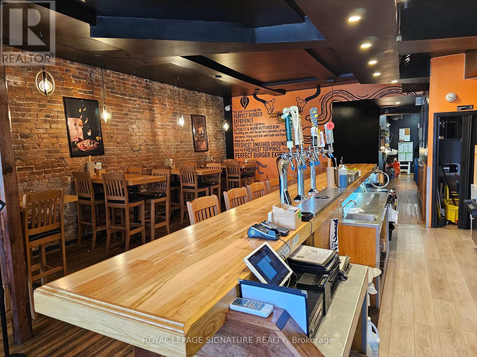 Photo 18 of 211 Hunter Street W, Peterborough Central ON