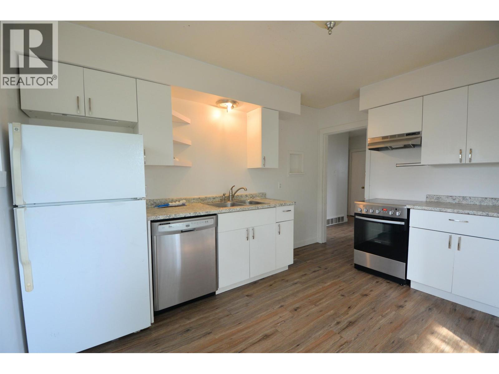 Photo 3 of 538 Gillett Street, Prince George BC