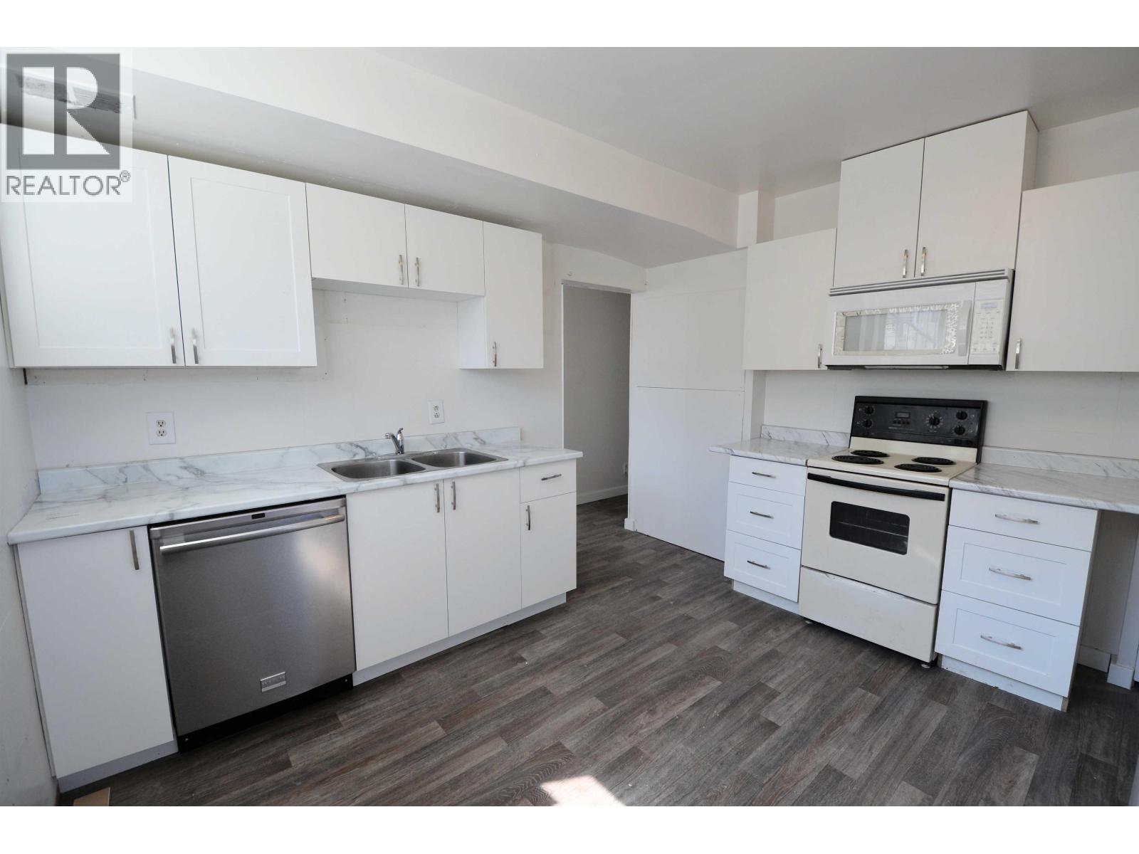 Photo 8 of 538 Gillett Street, Prince George BC