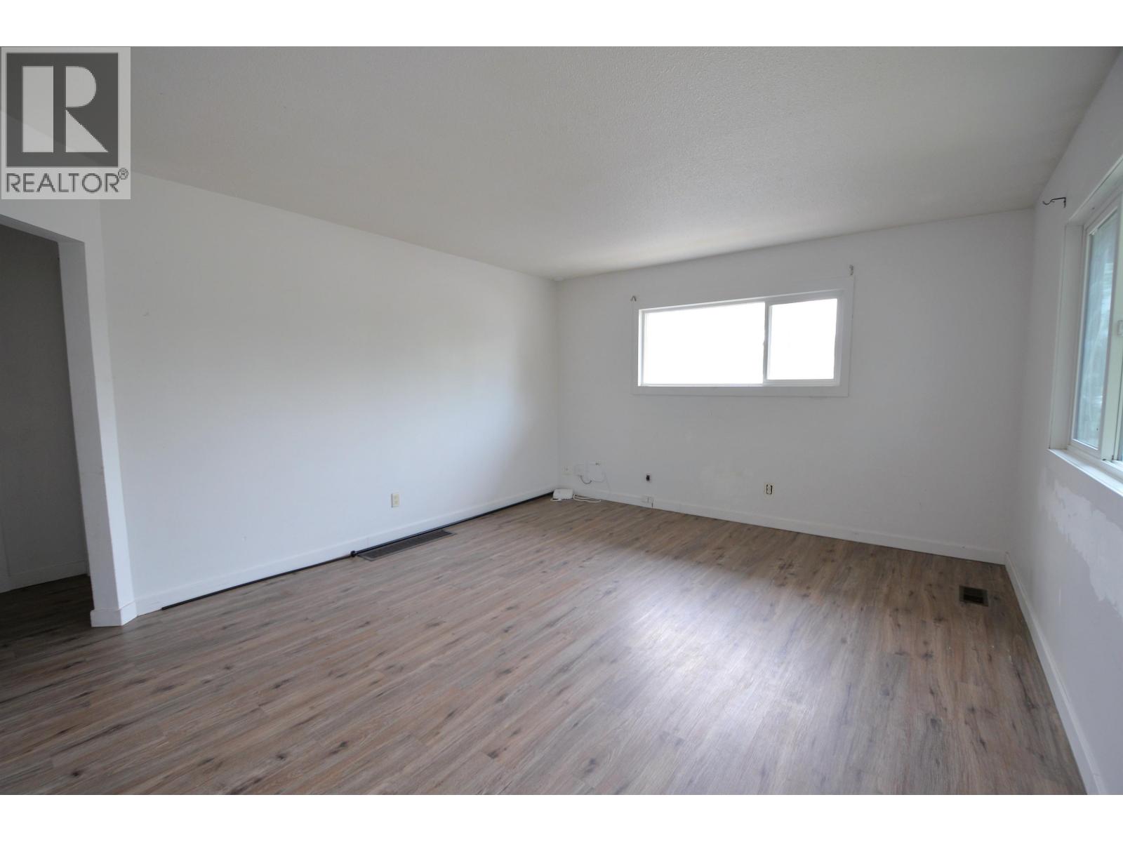 Photo 5 of 538 Gillett Street, Prince George BC