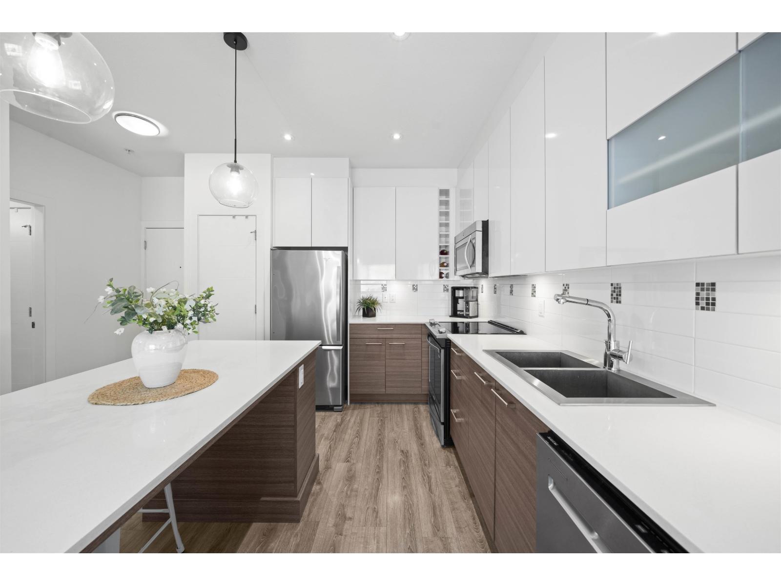 Photo 9 of 210 16398 64 Avenue, Surrey BC