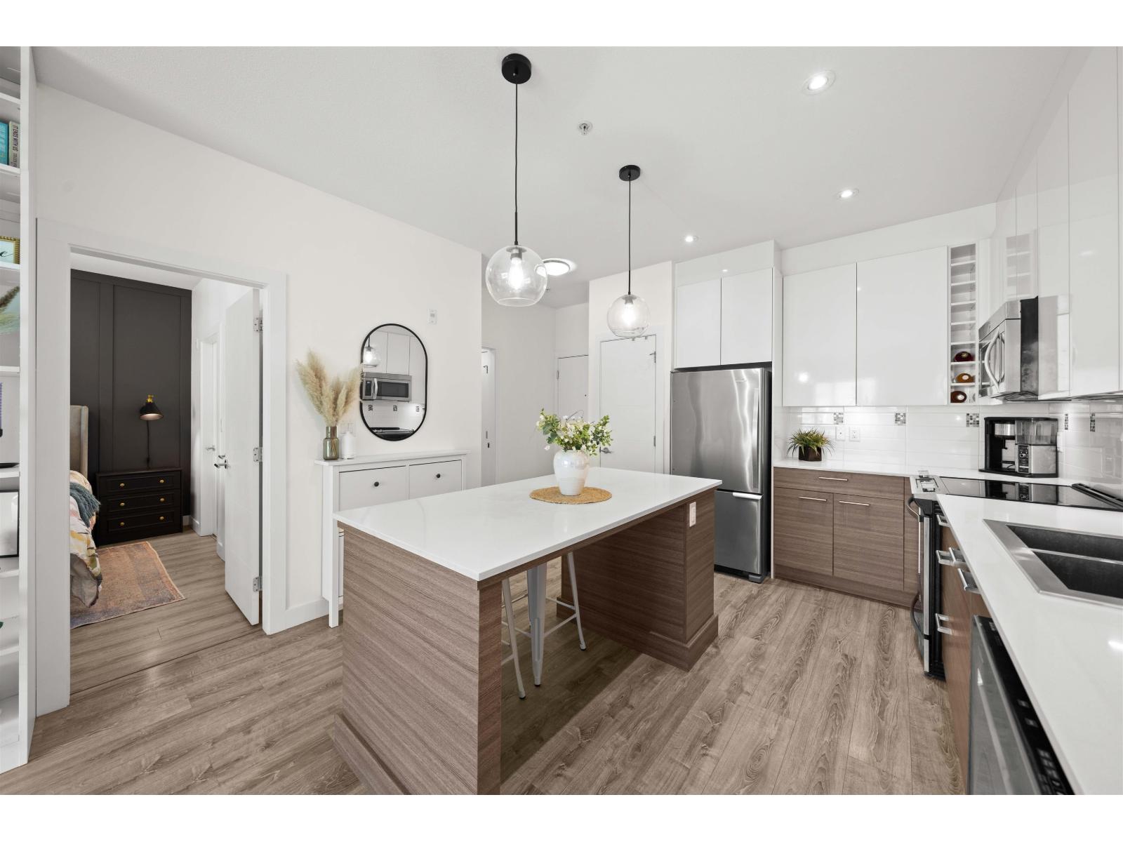 Photo 10 of 210 16398 64 Avenue, Surrey BC