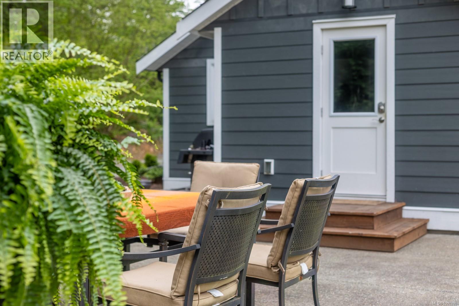 Photo 8 of 3671 Thomson Rd, Courtenay BC