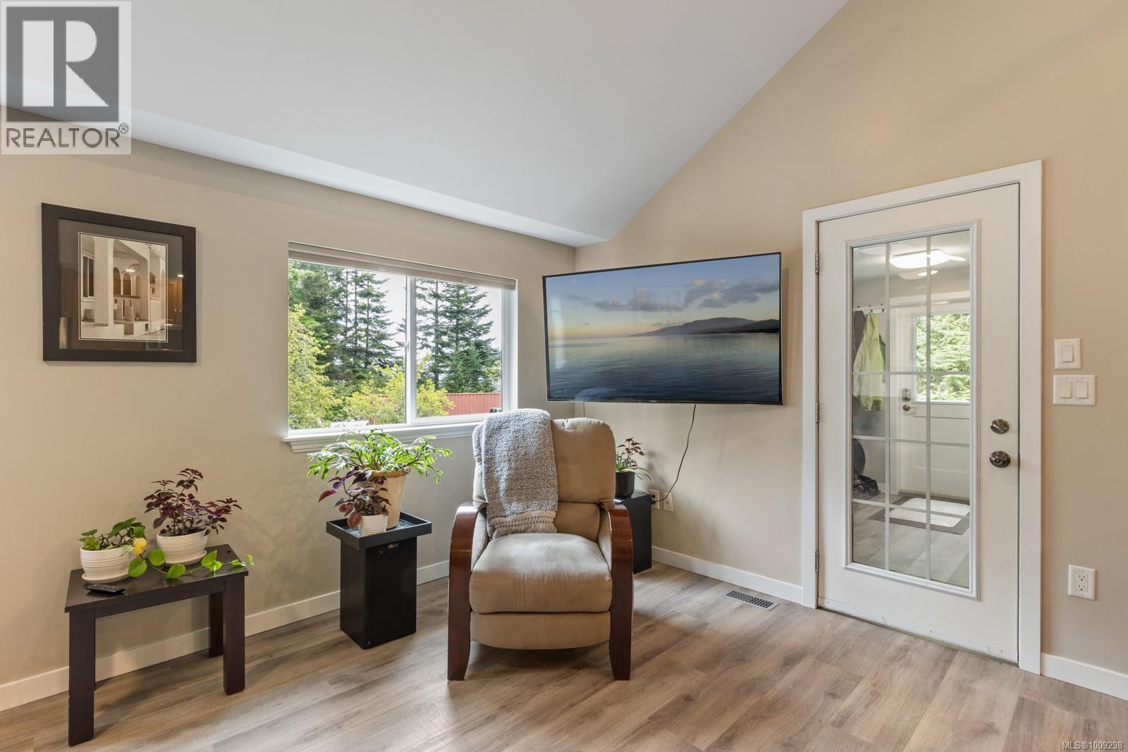 Photo 25 of 3671 Thomson Rd, Courtenay BC