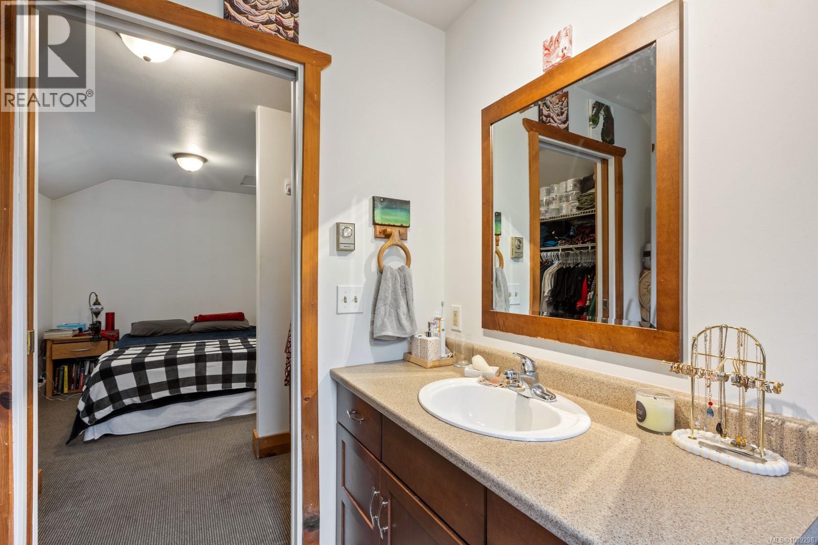 Photo 63 of 3671 Thomson Rd, Courtenay BC