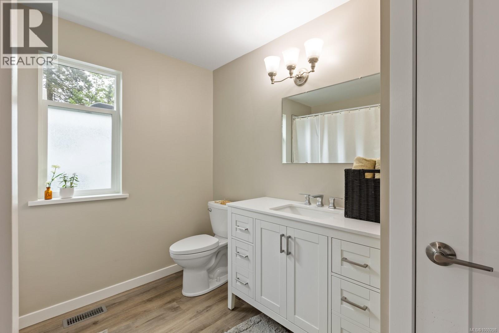 Photo 32 of 3671 Thomson Rd, Courtenay BC