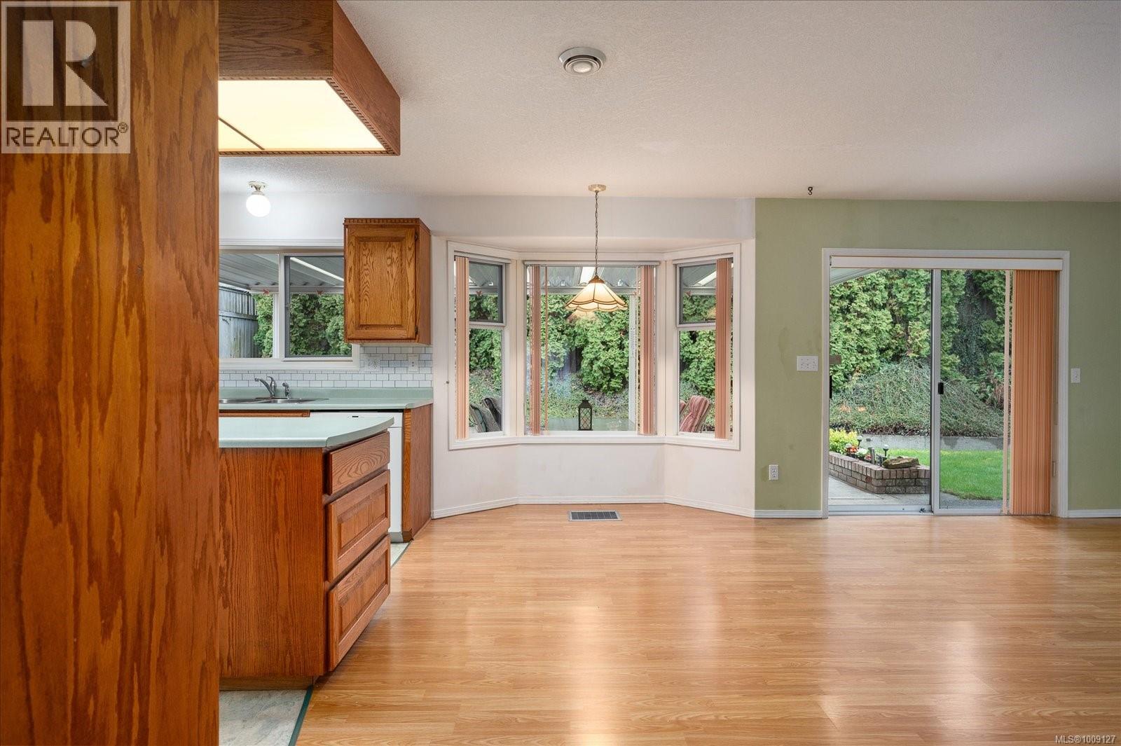 Photo 12 of 813 Cameron Way, Ladysmith BC