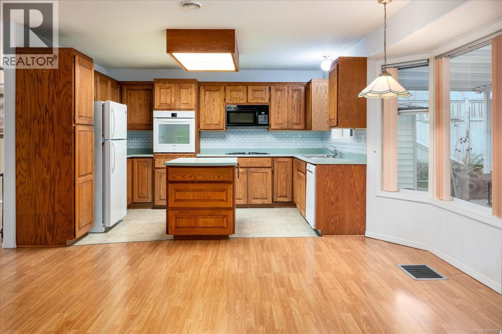 Photo 13 of 813 Cameron Way, Ladysmith BC