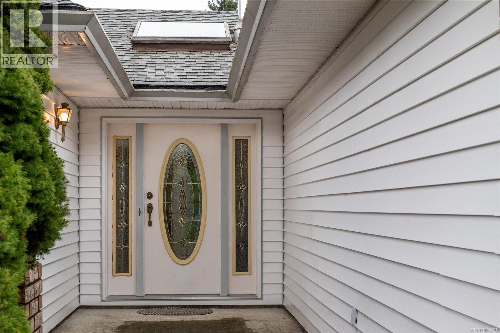 Photo 4 of 813 Cameron Way, Ladysmith BC