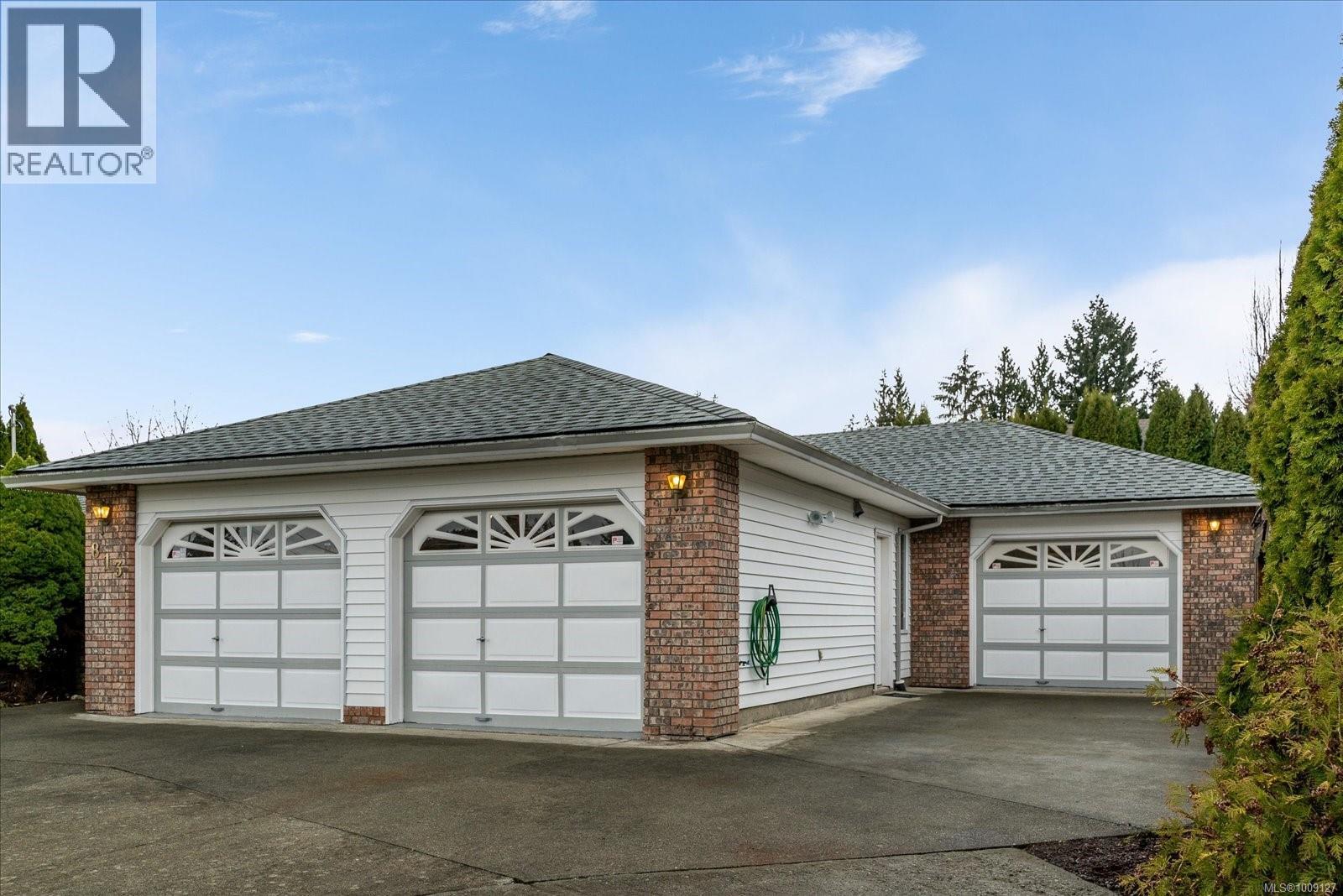 Photo 1 of 813 Cameron Way, Ladysmith BC