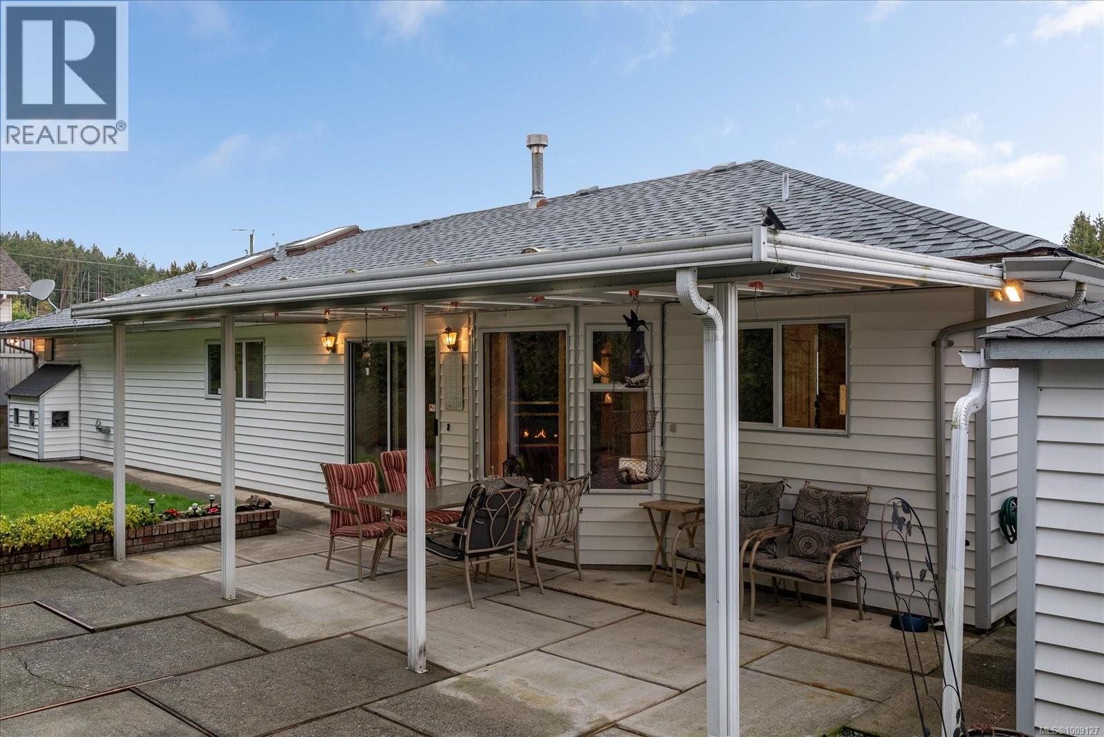 Photo 3 of 813 Cameron Way, Ladysmith BC