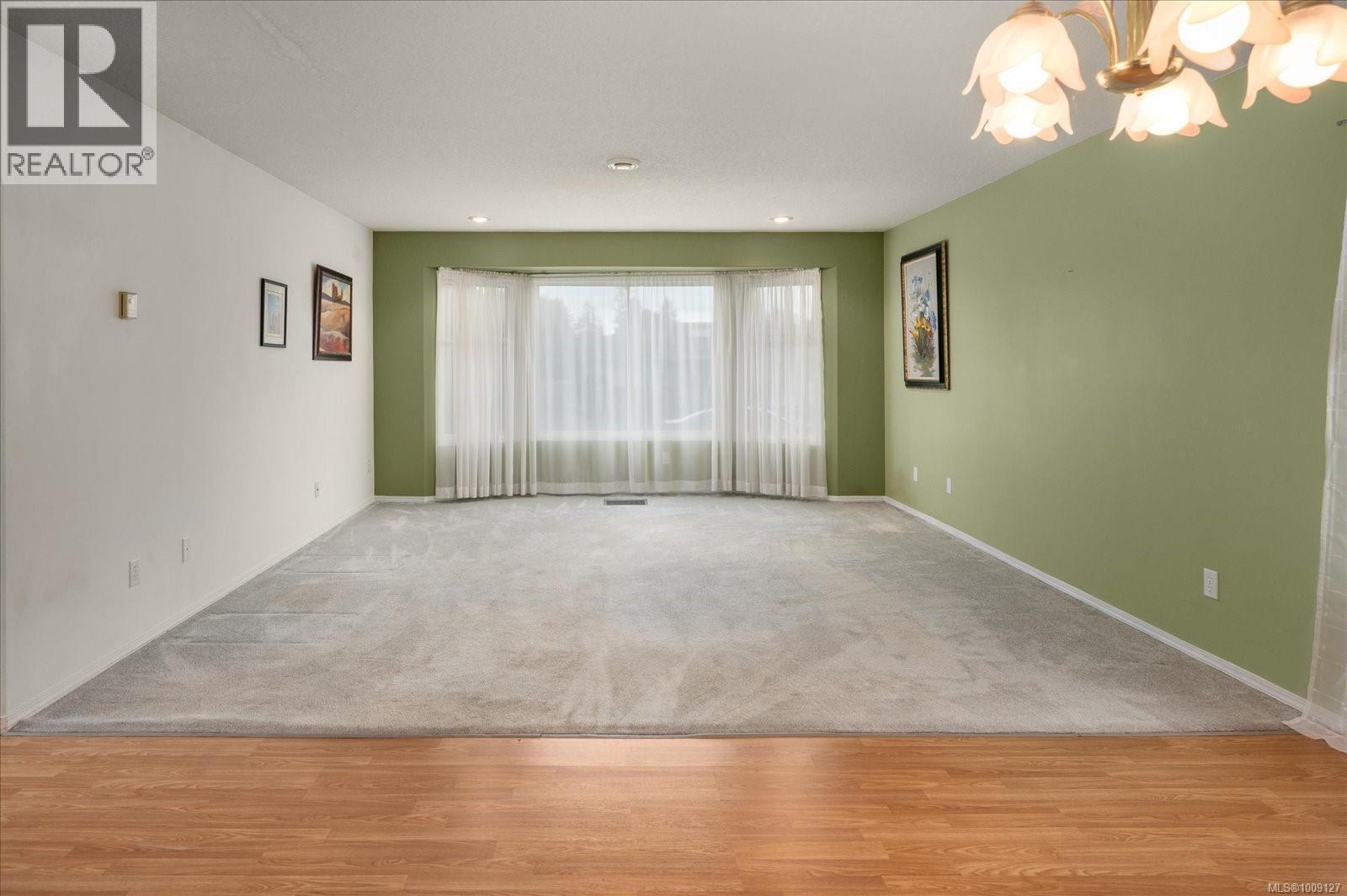 Photo 5 of 813 Cameron Way, Ladysmith BC