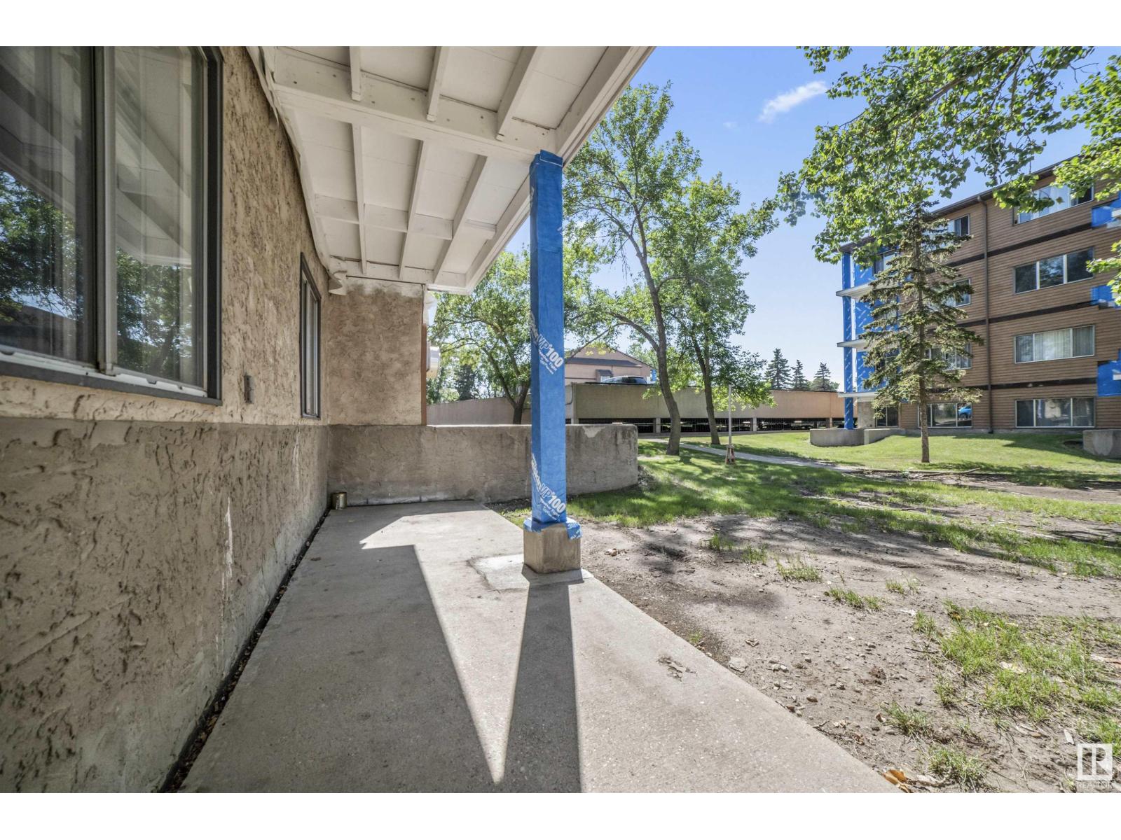 Photo 8 of 106 14908 26 St Nw, Edmonton AB