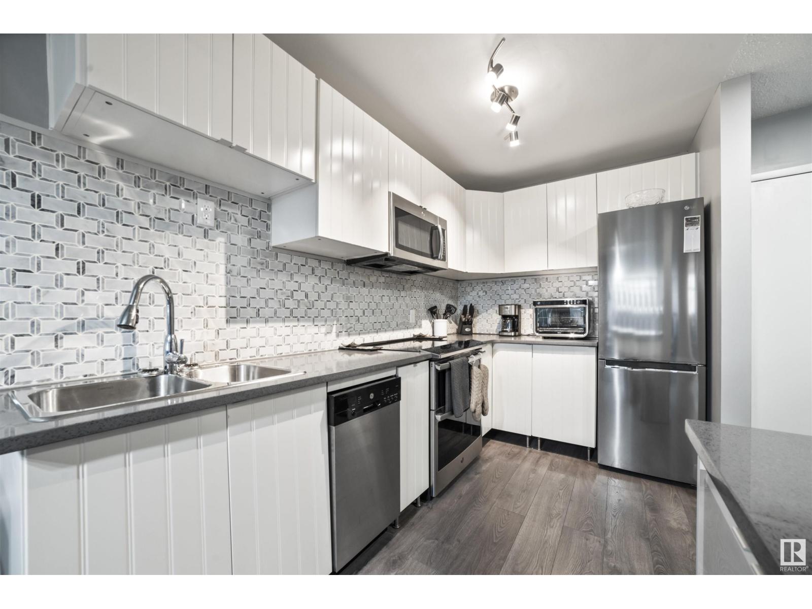 Photo 9 of 106 14908 26 St Nw, Edmonton AB