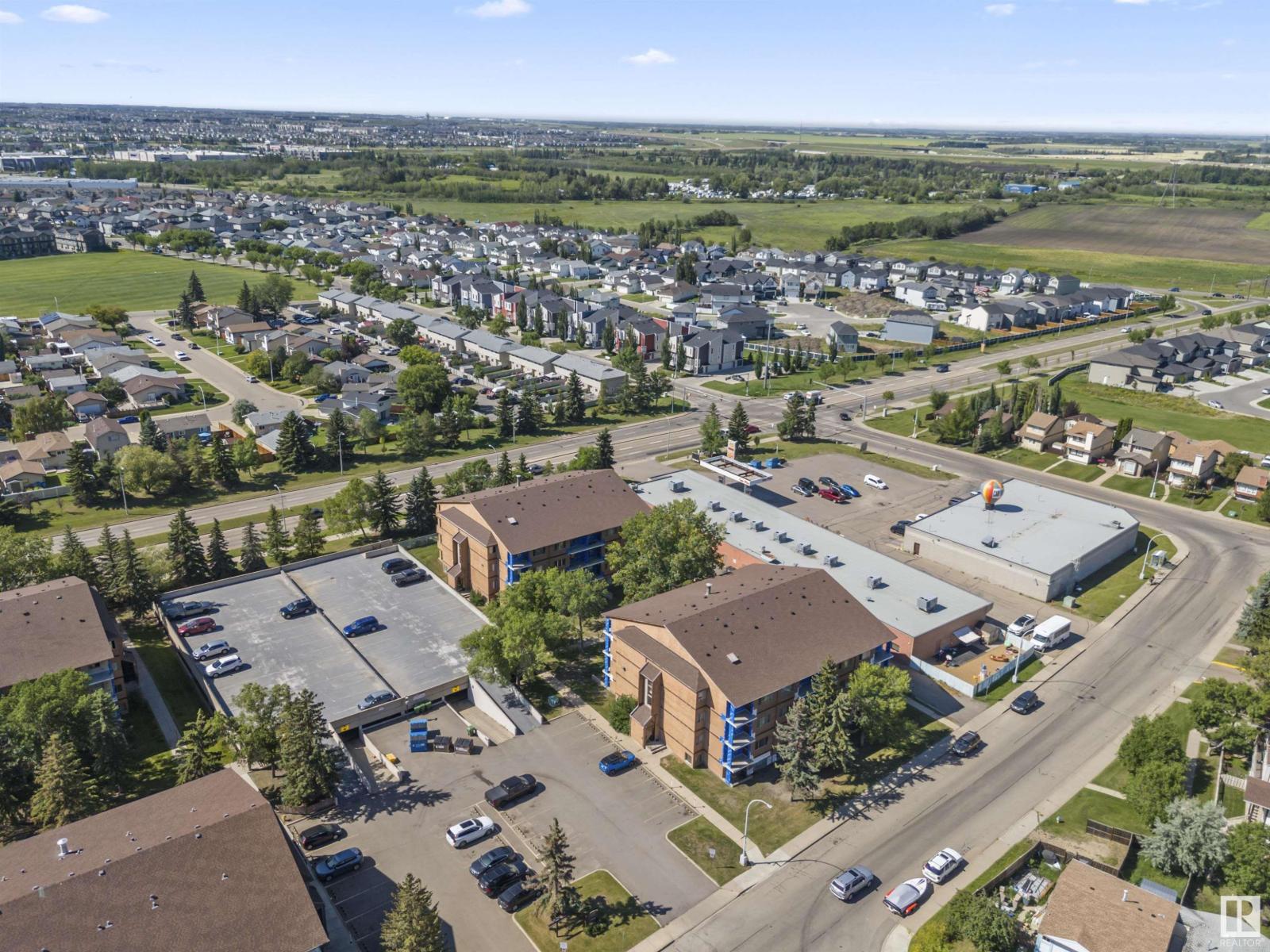Photo 12 of 106 14908 26 St Nw, Edmonton AB