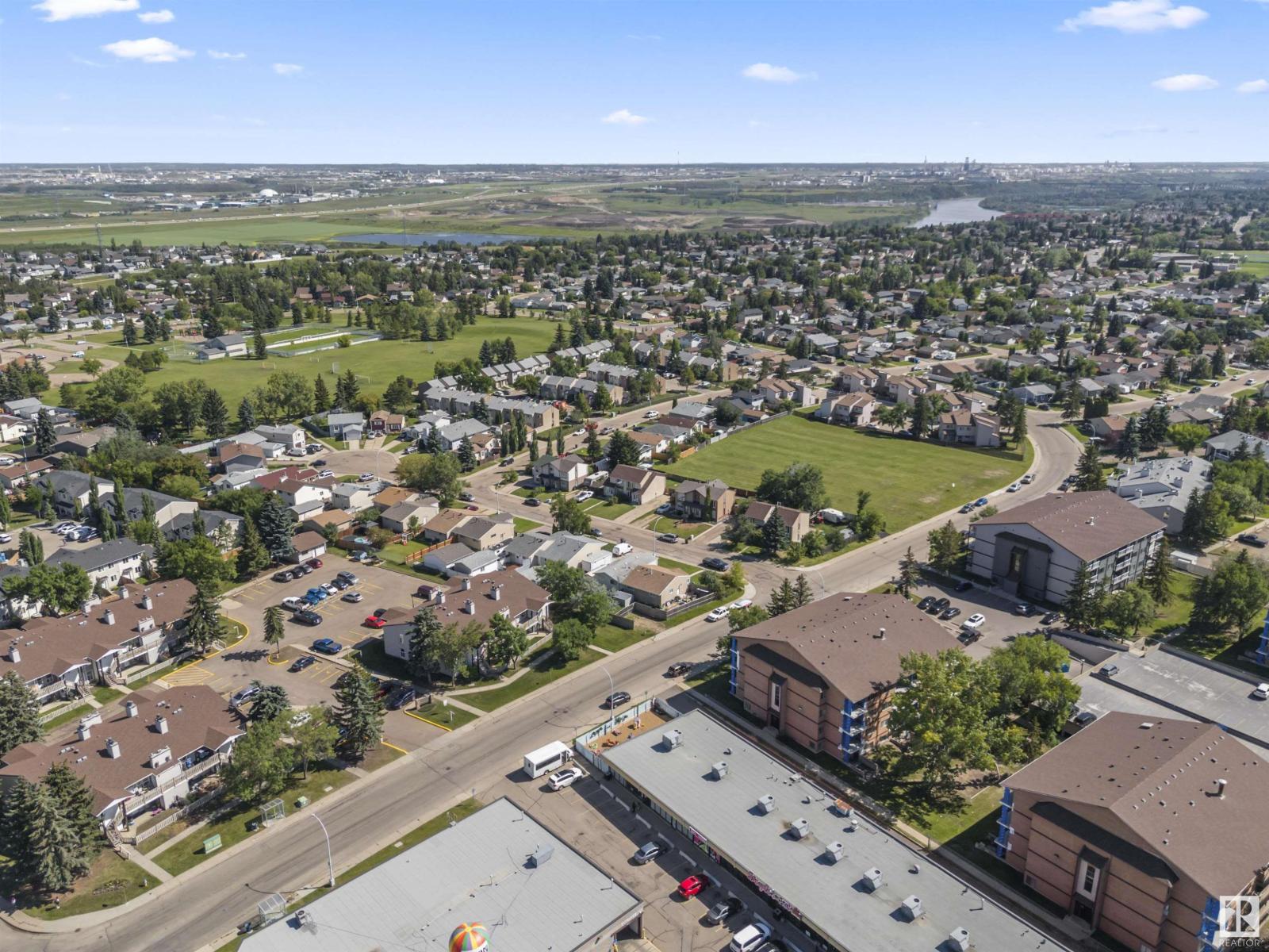 Photo 4 of 106 14908 26 St Nw, Edmonton AB