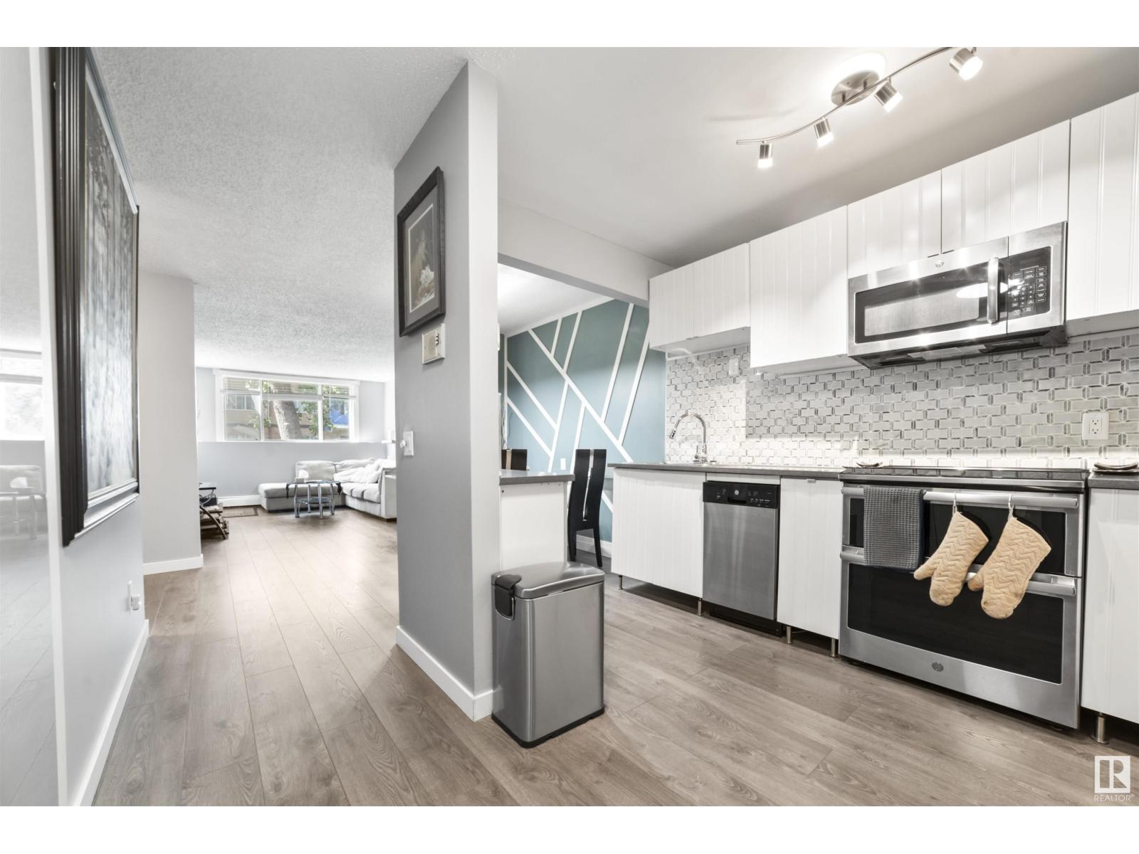 Photo 10 of 106 14908 26 St Nw, Edmonton AB