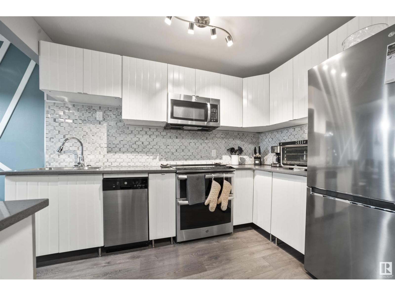 Photo 2 of 106 14908 26 St Nw, Edmonton AB