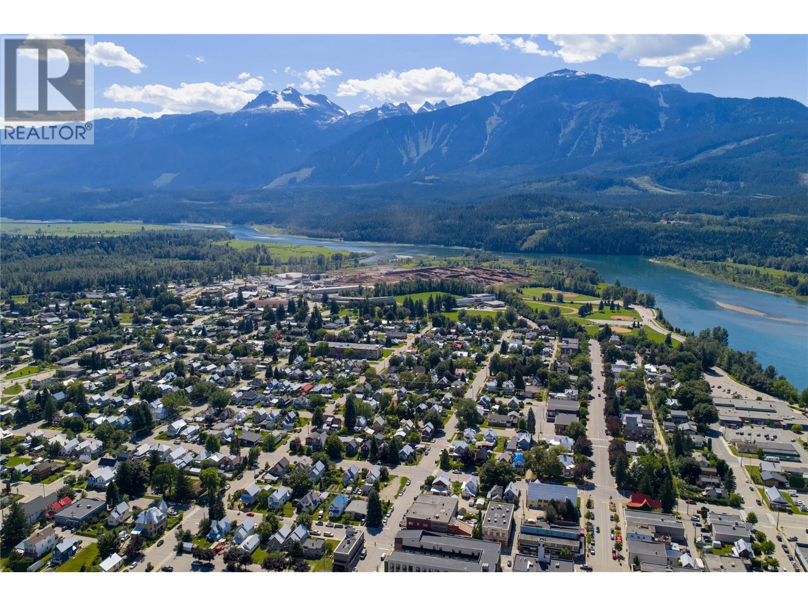 200 Third Street E, Revelstoke