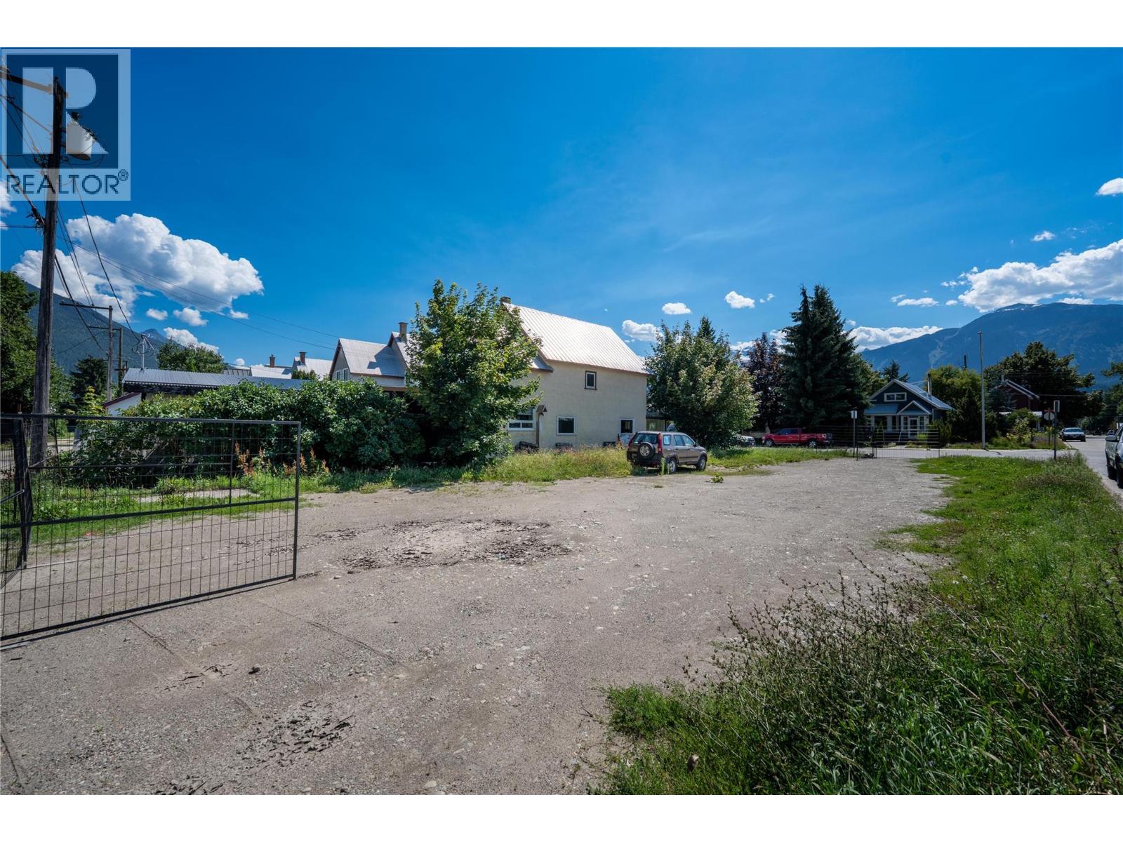 200 Third Street E, Revelstoke