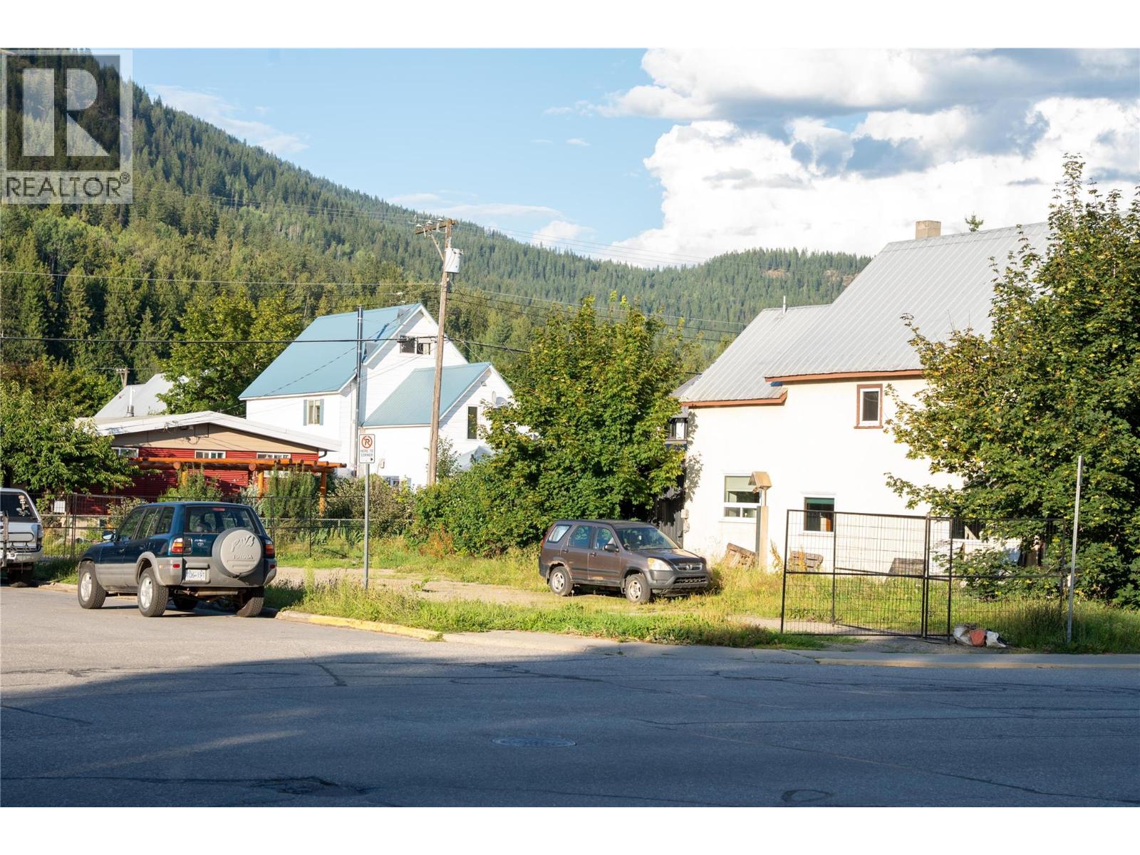 200 Third Street E, Revelstoke