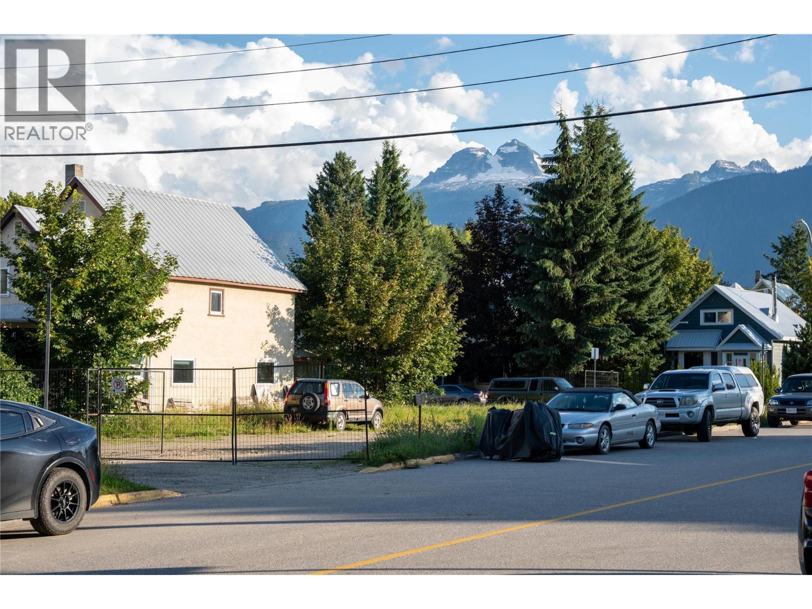 200 Third Street E, Revelstoke
