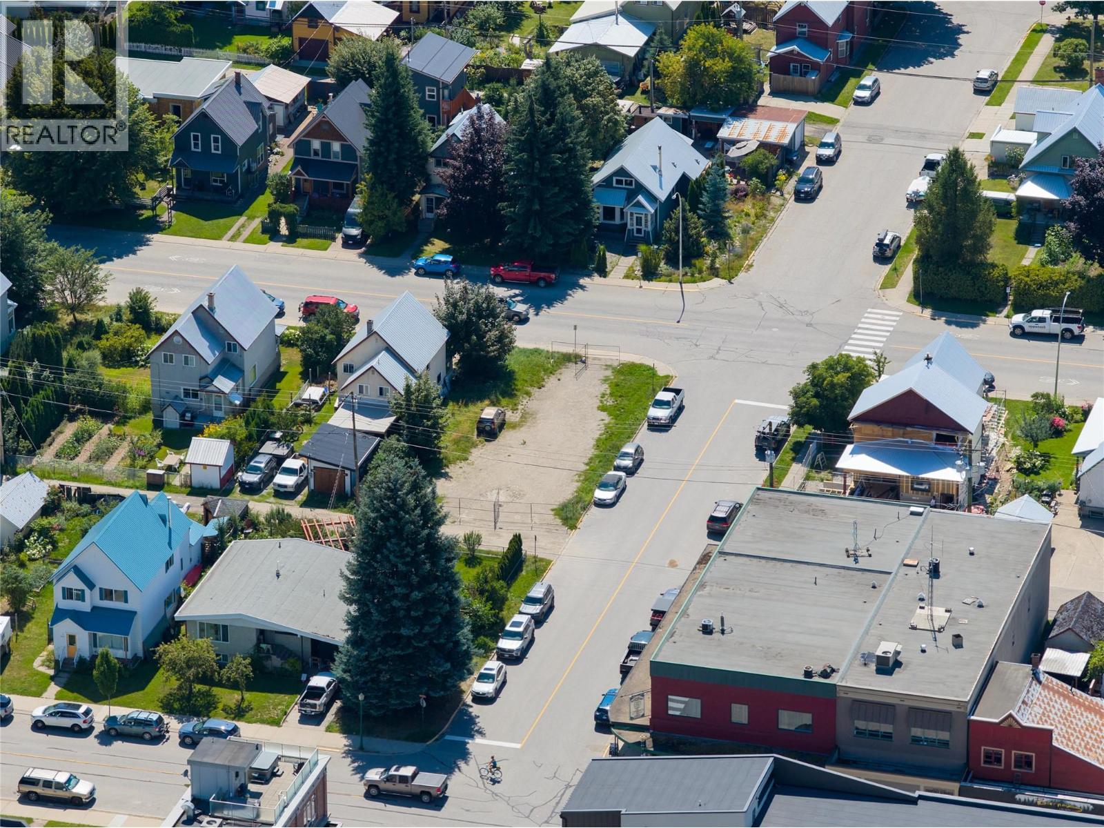 200 Third Street E, Revelstoke