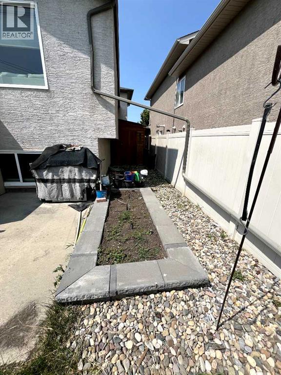 Photo 3 of 226 Gateway Manor S, Lethbridge AB