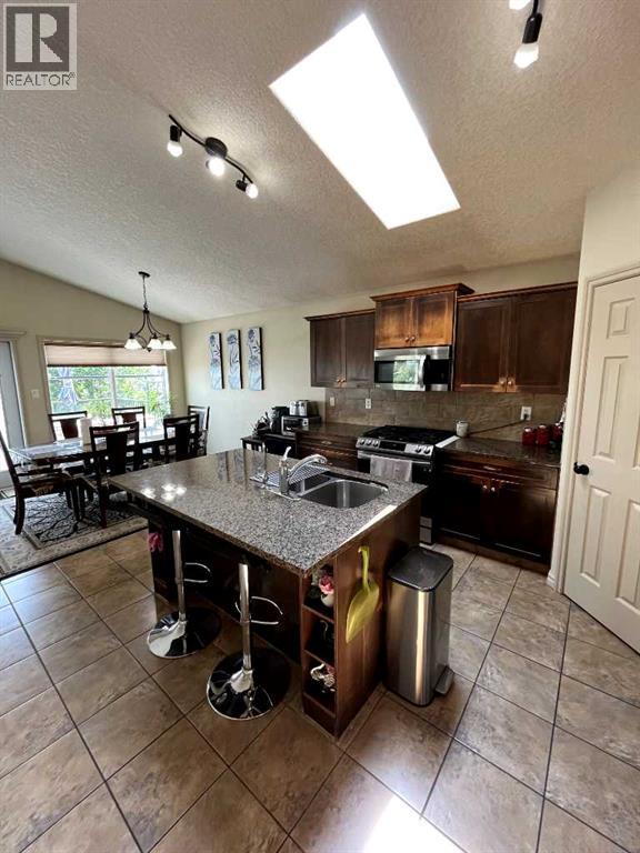 Photo 5 of 226 Gateway Manor S, Lethbridge AB