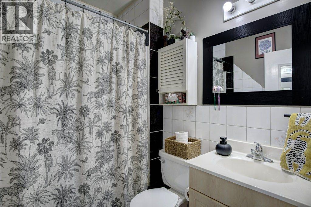 Multi-family House Bungalow for Sale in   Avenue SW Parkhill Calgary 