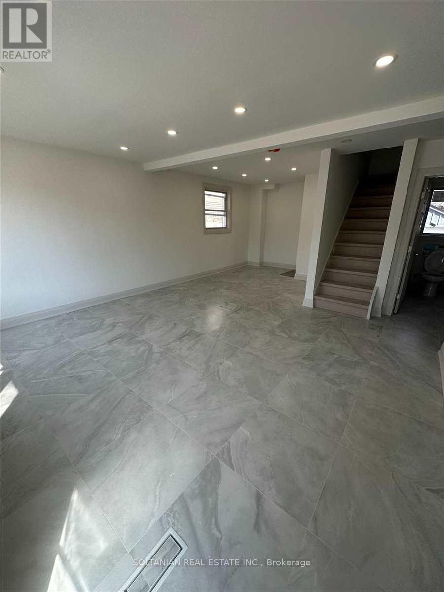 Photo 15 of 179 Willowdale Avenue, Toronto ON