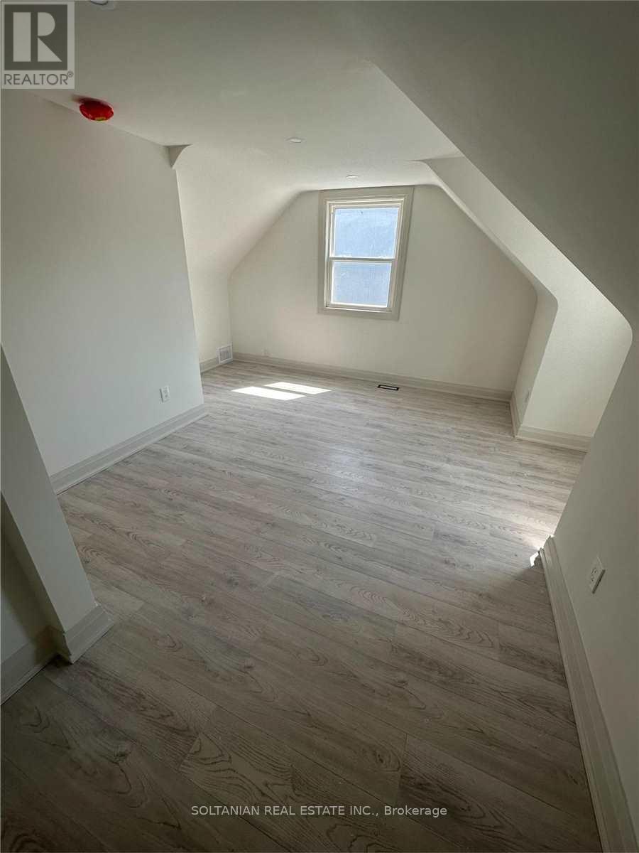Photo 14 of 179 Willowdale Avenue, Toronto ON